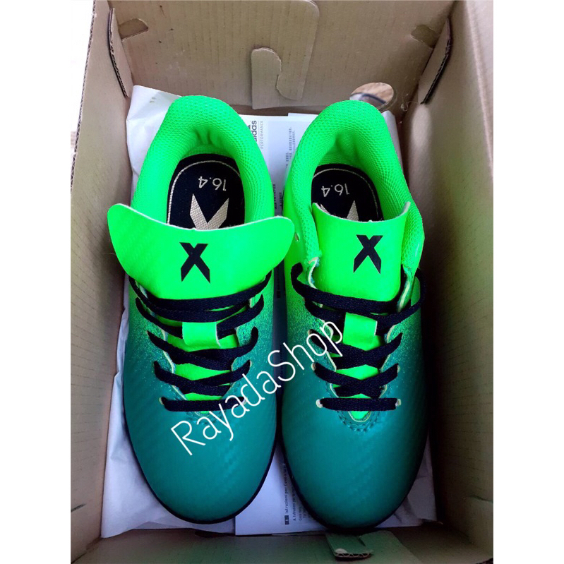 รองเท้าฟุตบอลเด็กชายอดิดาส Adidas ของแท้ มือสองสภาพใหม่ ไซส์ 16.4 cm. สีเขียว มีกล่อง