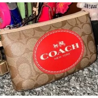 กระเป๋าคล้องมือCoach แท้ Size M ลายC สีครีม