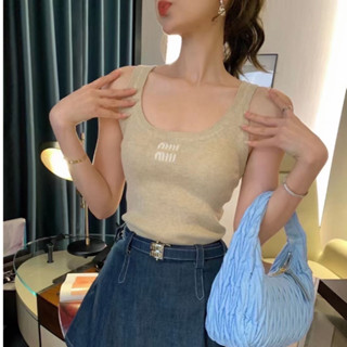 MIU MIU KNIT TANK TOP ขายดีมาก เสื้อกล้าม เสื้อไหมพรม เสื้อนิตทอลาย สีเบจ เรียบหรู ผ้าแน่น สวยมาก มิวมิว