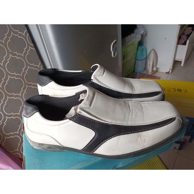 รองเท้าคัชชูผู้ชายไซส์44 TAYWINแท้