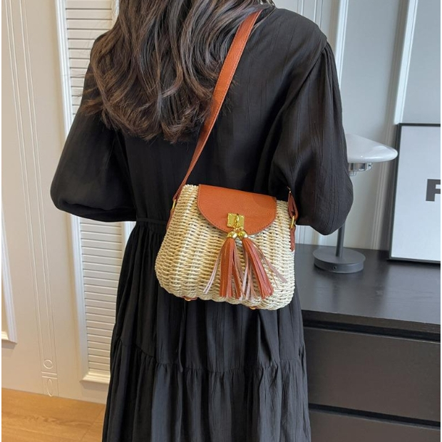 💗ivy กระเป๋าสาน Tassel bag ตกแต่งพู่ ( A98 )