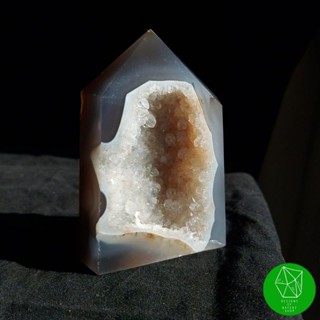 หินโพรงอาเกตทรงแท่งหกเหลี่ยม Agate Geode Tower​