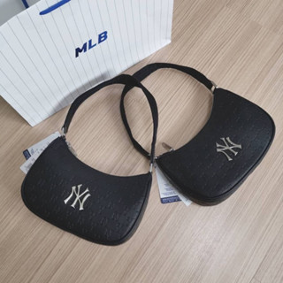 พร้อมส่ง Mlb Monogram Embo hobo Bag กระเป๋าสะพายโฮโบ กระเป๋าหนัง