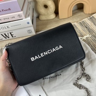 Like new B a l e n c i a g a crossbody bag ปี 2019 สีดำ อะไหล่เงิน ออกช็อปไทย