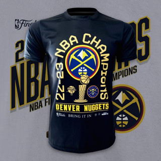 เสื้อยืดคอกลม บาสเกตบอล NBA เสื้อยืดลาย Denver Nuggets รุ่น NBA Chmpions 22-23 #BK0193 พิมพ์ทั้งตัว ไซส์ S-5XL