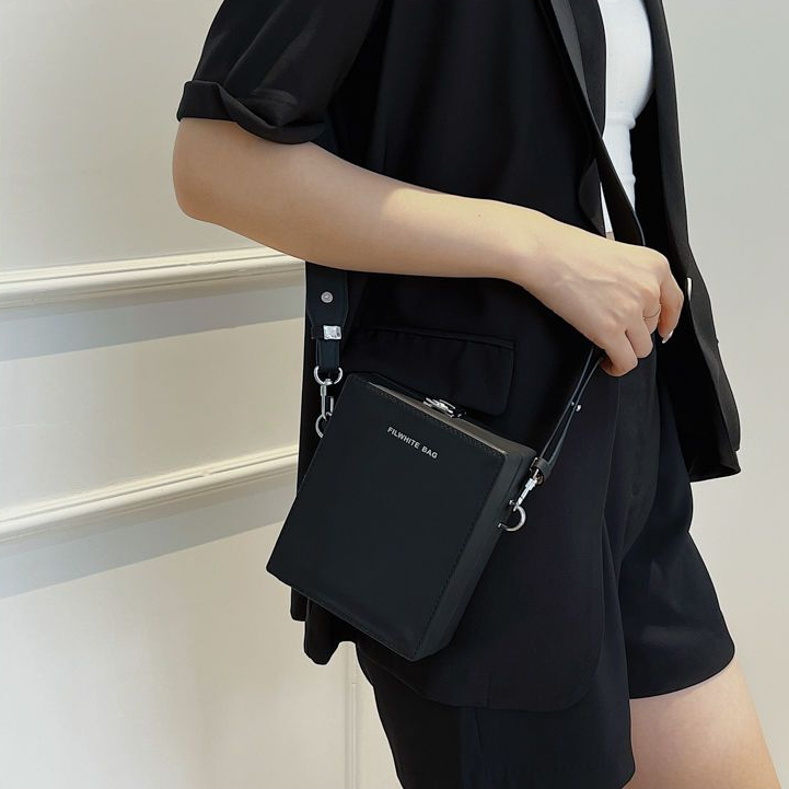 กระเป๋าเมสเซนเจอร์ลําลอง กระเป๋าใส่โทรศัพท์มือถือ เรียบง่ายและหลากหลาย กันน้ำ สไตล์เกาหลี มี2สี