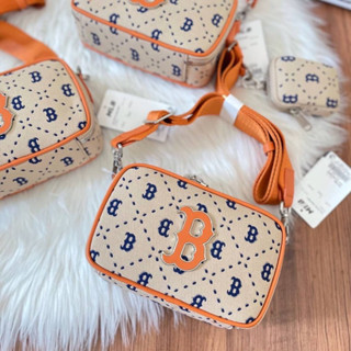 พร้อมส่งกระเป๋า Diamond Monogram Jacquard Mini Crossbody Bag Boston Red Sox New กระเป๋าสะพาย ใบเล็ก สายปรับได้