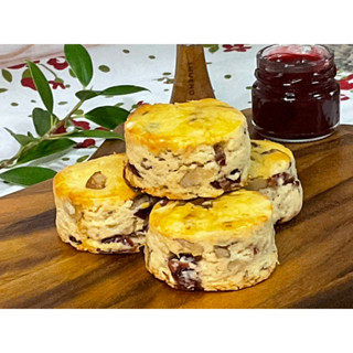 WalnutCranberry SCONES สโคน วอลนัทแครนเบอรี่ พร้อมแยม เนยแท้ ไม่มีไขมันทรานส์