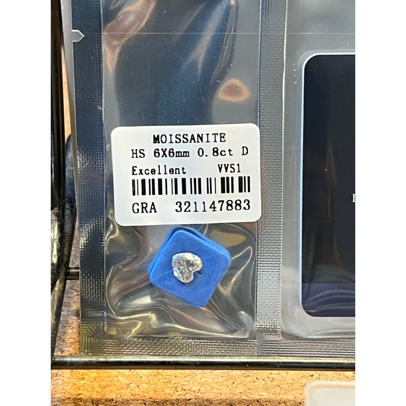 GRA certified Mois Moissanite Heart shape 6x6mm - 0.8ct ( D Color , VVS1, Excellent Cutting )