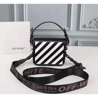 กระเป๋า ทรงกล่อง off-white สุดเท่ห์สายสีดำ ลายทางขาวดำ ขนาด 16*16*5