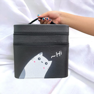 กระเป๋าเครื่องสำอางทรงกระบอก 2 ชั้น ลาย Hi Cat (แบบตำหนิและรอยเหลือง) ลายแมวน่ารัก บรรจุได้เยอะ