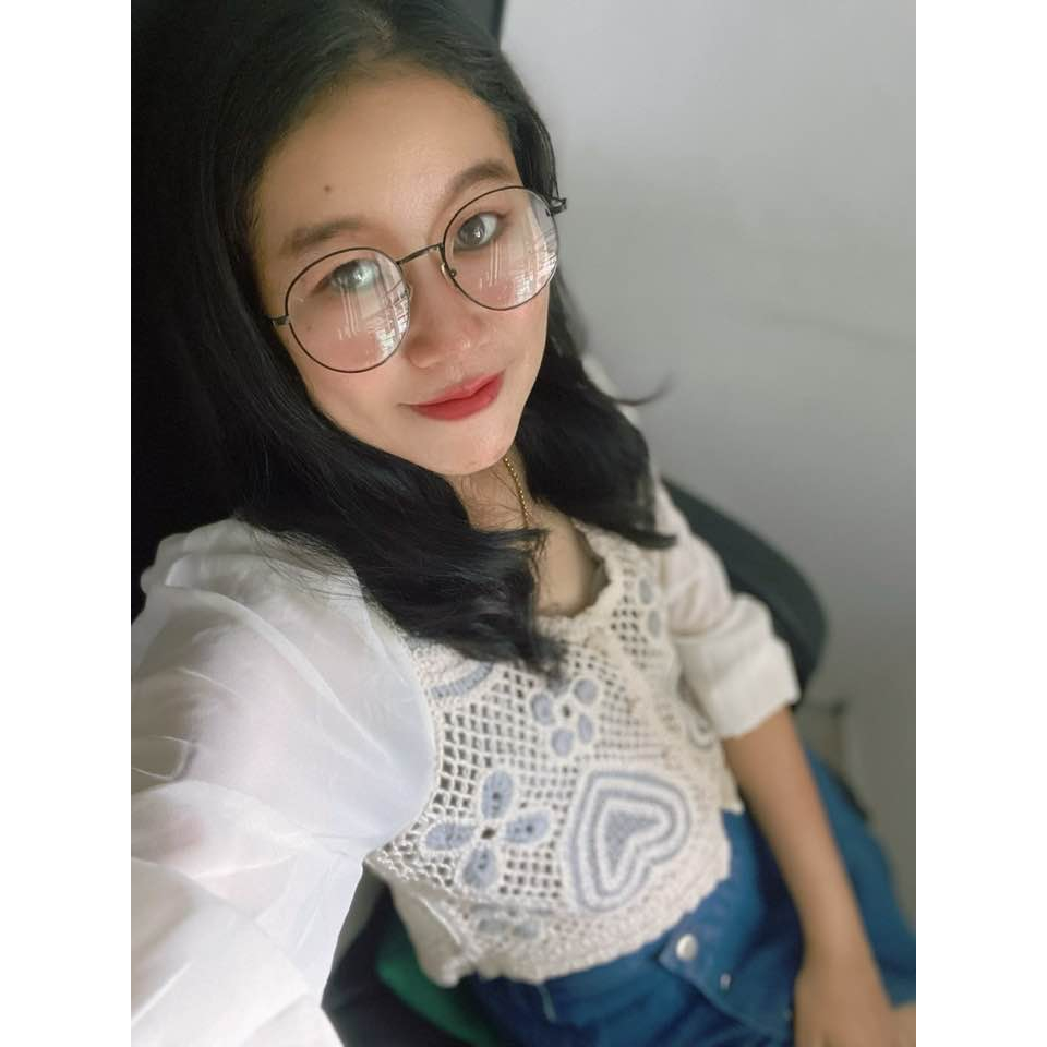 แว่นสายตายาว  ทรงหยดน้ำ กรอบดำล้วน เลนส์ช่วยกรองแสง ช่วยถนอมสายตา ได้ดี ใช้อ่านหนังสือได้ดี น้ำหนักเบา แถมฟรีซองพร้อมผ้า