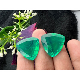 lab emerald Trillion 20x20 mm weight 24 carats 1pieces.มรกตโคลัมเบีย Green Emerald