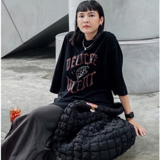 เสื้อยืด oversize คอลเลคชั่น Delicate (black)