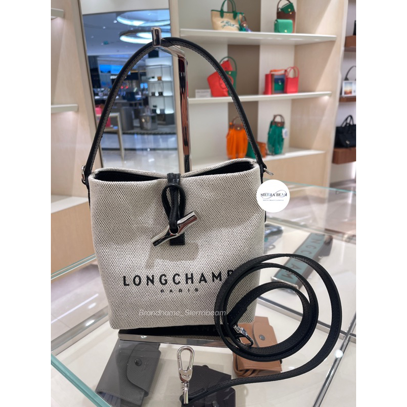 Longchamp ESSENTIAL TOILE CROSSBODY BAG S ECRU กระเป๋าบัคเก็ต