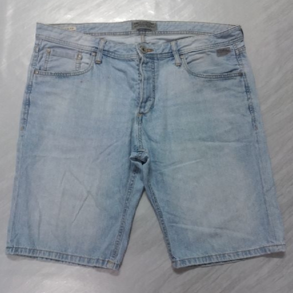 J6 กางเกงยีนส์ขาสั้นขนาดใหญ่มือสอง กางเกงยีนส์ขาสั้น