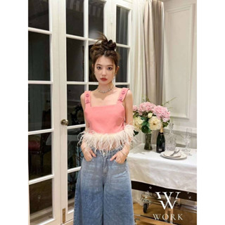 Feather Crop Top เสื้อครอปตัวสั้น เสื้อดีเทลเก๋แต่งขนนกฟูๆ