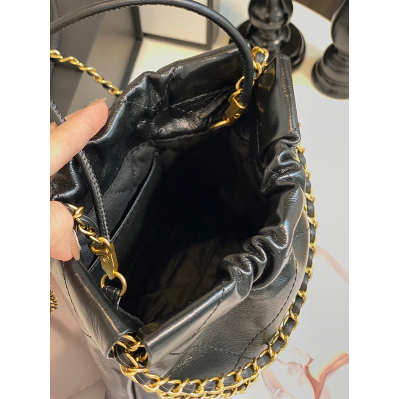 ⭐️ C H A N Eกระเป๋าสำหรับผู้หญิง. เกรด Hi-End 1:1. หนังแท้. ขนาด : 20cm✖️20cm. พร้อมจัดส่ง⭐️