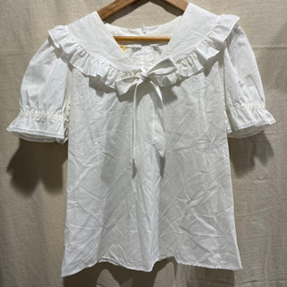 [มือสอง] เสื้อทำงานคอระบาย แขนพอง | อก 38 นิ้ว