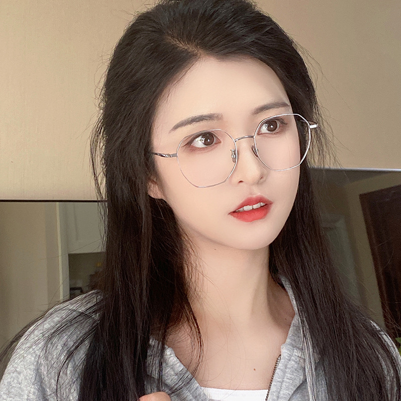 กรอบแว่นเกาหลีน้ำหนักเบา แกะสลักสวยงาม กรอบเล็ก แนววินเทจ แว่นสายตาสั้น (0°-500°) กระชับสัดส่วนโดยไม่ต้องแต่งหน้า