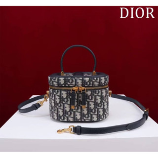 Dior SMALL CD SIGNATURE VANITY CASE(Ori) 📌size 16x11x9.5 cm. 📌สินค้าจริงตามรูป งานสวยงาม งานหนังแท้