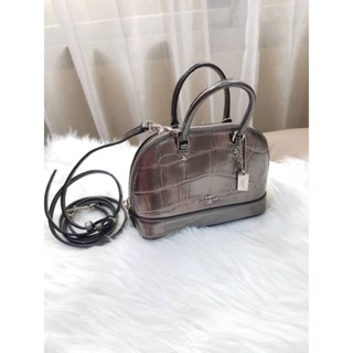 👜💥NEW COACH MICRO MINI SIERRA SATCHELสี GUNMETAL/SILVER

สีแดงเข้ม หนังเงา สวยหรู