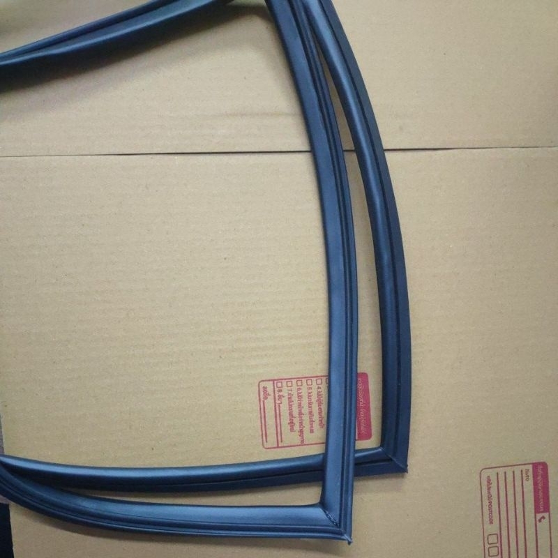 900671 ขอบยาง ตู้แช่รุ่น YPM-110P ราคาต่อบานละ 550 บาทแจ้งบาน ซ้ายหรือขวาได้ครับ