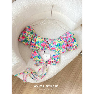 Aviva studio 🌸🌺เสื้อครอปสายเปรี้ยวเสริมฟองน้ำลายดอกสีสด