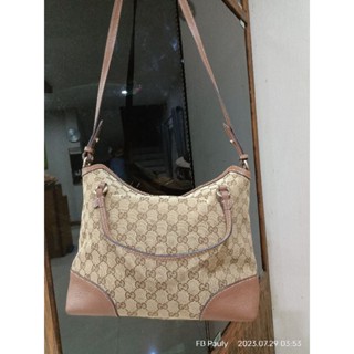 Gucci hand carry bag used like new good condition good price original brand