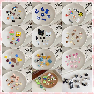 GFShop ใหม่แนะนำ การ์ตูนติดรองเท้ามาใหม่ การ์ตูนแบบเก๋ๆตัวการ์ตูนหลายแบบหลายสีให้เลือกแต่งรองเท้าตามใจชอบมีให้เลือก 18 แ