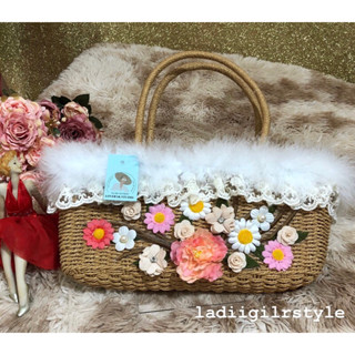 [พร้อมส่ง] กระเป๋าสาน ตกแต่งด้วยขนมิ้งและดอกไม้ งาน Handmade กระเป๋ามีซิปค่ะ