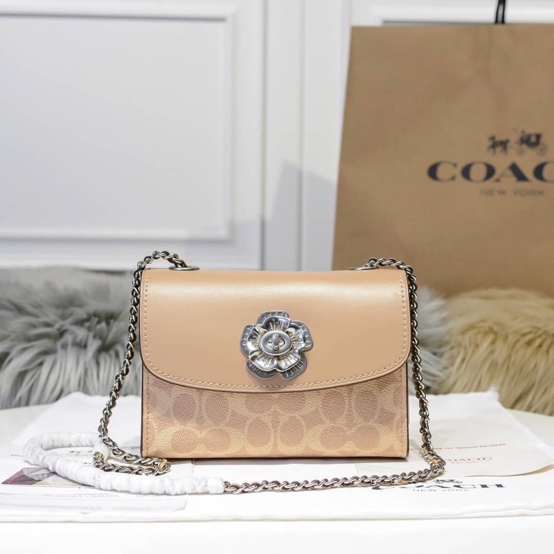 พร้อมส่ง 🛍️ Coach Parker 18 In Signature Canvas With Rivets BagOutlet💯%