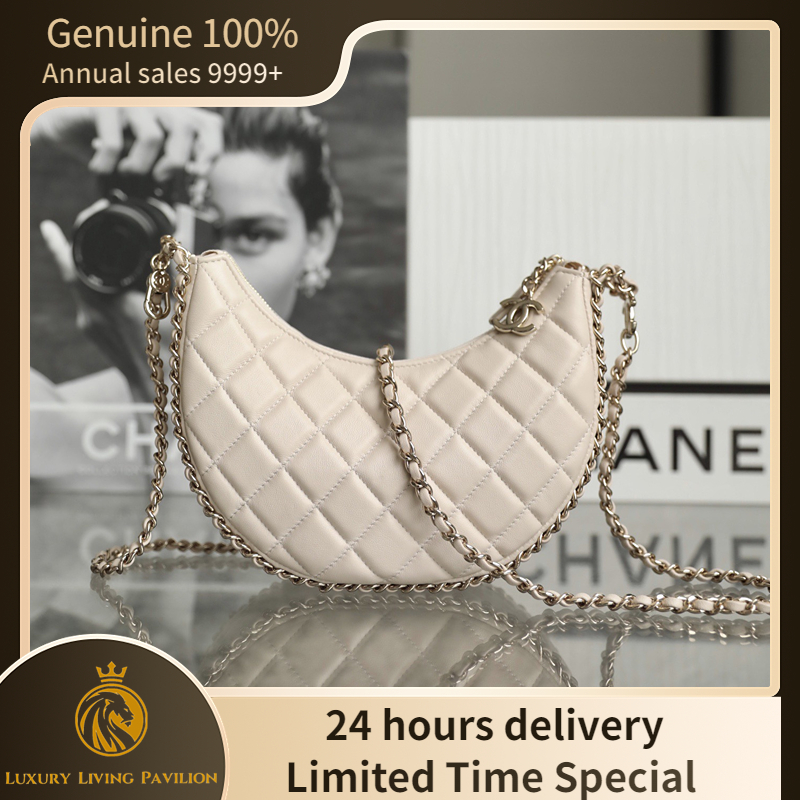 👜ซื้อในฝรั่งเศส ใหม่ Chanel small hobo bag Lambskin &amp; Shiny Gold-Tone Metal White กระเป๋าโซ่ ของแท้ 100%
