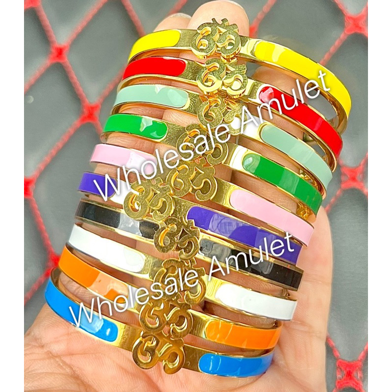 กำไลโอมสัญลักษณ์แห่งความสำเร็จ มี 10สี ส้มแดงขาวชมพูดำเขียวเหลืองม่วงและอื่นๆ สนใจสีไหนทักแชทแจ้งได้ค่ะ พร้อมส่งทุกสี