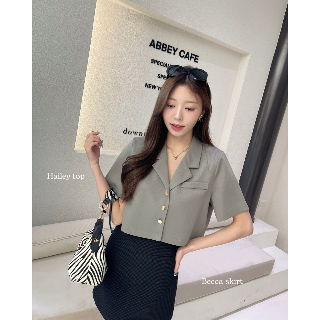 Riley.apparels - Hailey Top 9072 (ได้เฉพาะเสื้อ) มีฟองน้ำซับบ่าติดกระดุมเข้าออกเองได้