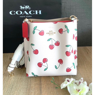 💚แท้💯 พร้อมส่ง💚 Coach CF422 Mollie Bucket 22 With Heart Cherry Print