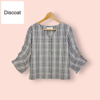 เสื้อ Discoat ผ้าคอตต้อนผสมโพลี ไซด์ -  L   อก 44 ยาว 22.5 นิ้ว  เสื้อทรงสวยน่ารักมาก ลายตารางสวย แขนสวยมาก