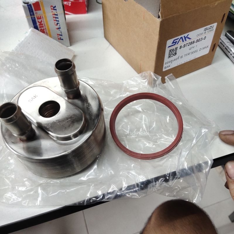 ออยคูลเลอร์ Isuzu TFR/Dmax 3.0 (4JH1,4JH1-Turbo) มาพร้อมโอริงออยของแท้(สีส้ม)