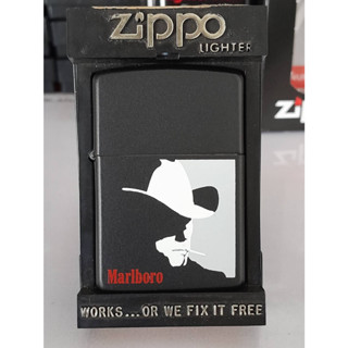 ZIPPO  MARLBORO   BLACK MATTE COLOR IMAGE   สีดำเมทาลิค  ลายแบบสกรีน  ผลิตปี1990  ของใหม่ไม่ผ่านการใช้งาน  มาพร้อมกล่อง