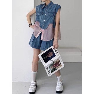 Denim set เสื้อแขนกุ๊ดแต่งระบาย กระดุมหน้า มาพร้อมกางเกงขาสั้นทรงใส่สบาย 
น้องน่ารัก ฟรุ้งฟริ้งมากค่ะ