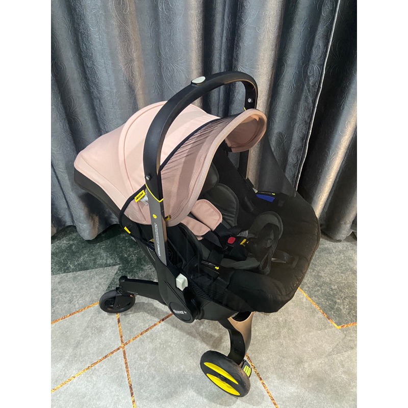 (มือสองDoona Accessories : doona (มุ้งกันยุง+ผ้าใบกันฝน+กระเป๋าใส่สัมภาระ)