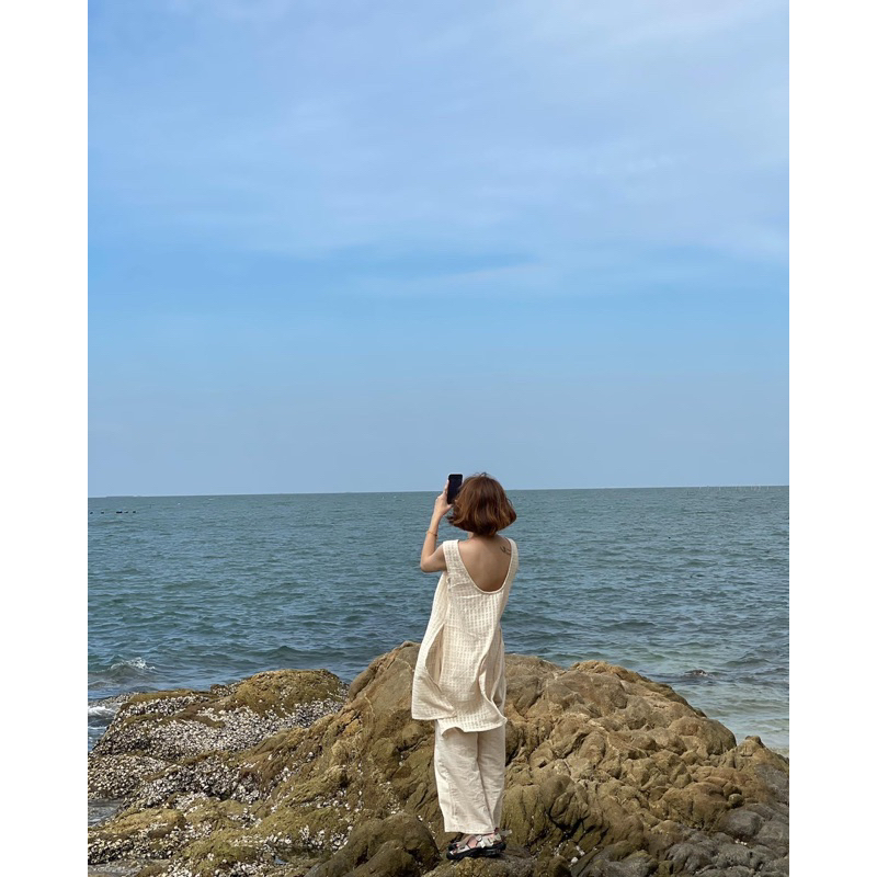 woven top เสื้อแขนกุดตัวยาวผ่าข้าง ผ้าตาสามเส้น