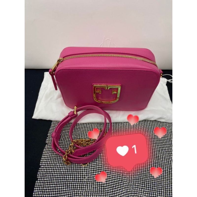 FURLA BRAVA MINI CROSSBODY BAG LEATHER COLOR CAMELIA มือสองใช้ครั้งเดียวสภาพ 95%up สีบาร์บี้ยอดนิยม