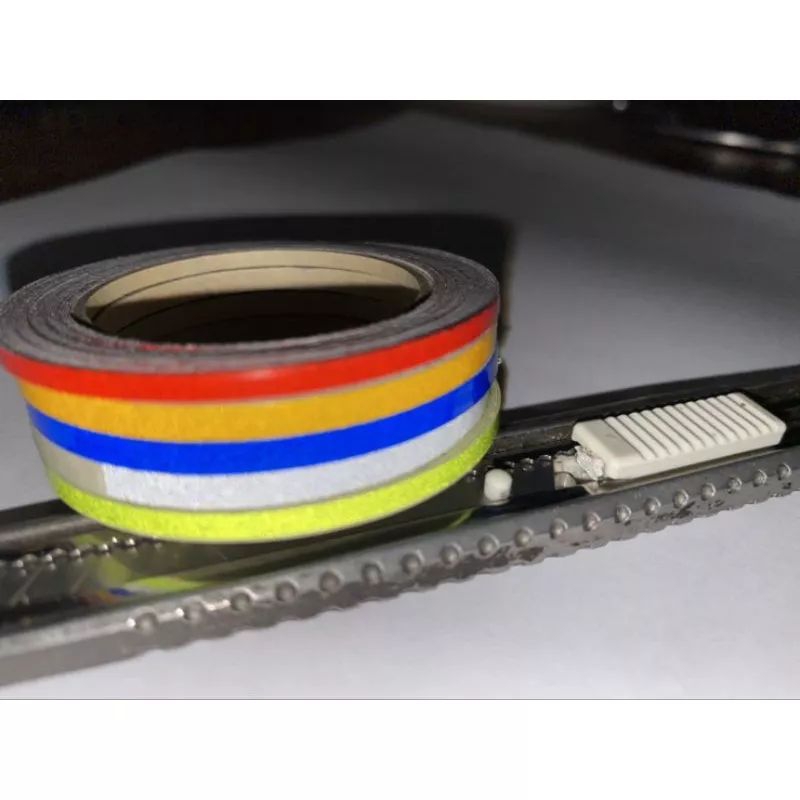 แถบสติ๊กเกอร์สะท้อนแสงเส้นเล็ก ขนาด 3มิล ยาว 4เมตร ใช้คาดลายรถยนต์ / มอเตอร์ไซค์ เพื่อความเพื่อความหล่อเท่ - รูปที่ 5