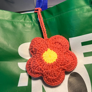 กระเป๋าดอกไม้ห้อยกับกระเป๋าอีกที [ flower bag charm ]