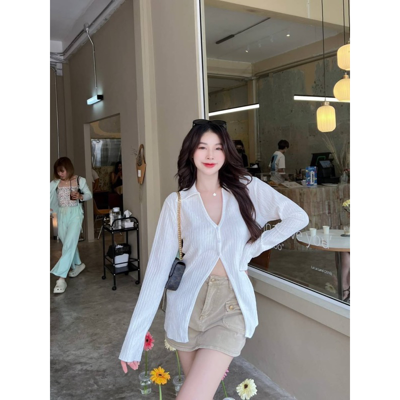 ✔️พร้อมส่ง✔️เสื้อแขนยาว แต่งกระดุมหน้า แหวกหน้าช่วงเอว เก็บทรวดทรง ใส่แล้วดูเพรียว #SHN02 - รูปที่ 2