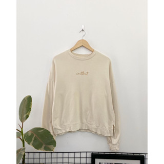 เสื้อสเวตเตอร์มือสองสีครีม