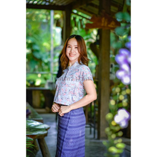 เสื้อลายดอกแขนสั้น ผู้หญิงสวยๆสไตล์ สาวล้านนา เนื้อผ้านิ่มพริ้ว ใสสบาย ไม่ร้อน