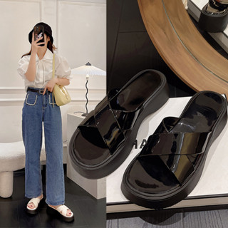 พร้อมส่ง🚚รองเท้าผู้หญิงแฟชั่นเกาหลี ไซส์ 35-40 รองเท้าแตะผู้หญิง สายไขว้ พื้นสูงพื้นนิ่มกันลื่น มีหลายสีให้เลือก WF0005