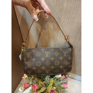 LV พอช เดิมๆทั้งใบ ลายชัดสวย ในสะอาด อปก โซ่ยาว ถุงกระดาษ